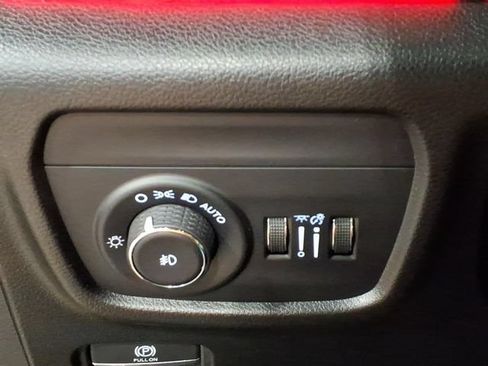 Used 2025 Jeep Grand Cherokee L Summit w/ Rear Seat Video Group I AWD/4WD image 12