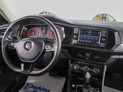 Used 2020 Volkswagen Jetta SE image 17
