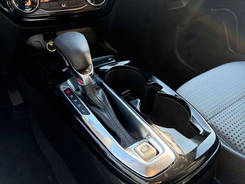 Used 2025 Chevrolet Trax LT image 39