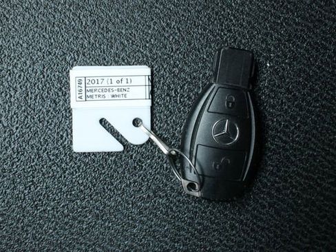 Used 2017 Mercedes-Benz Metris Passenger image 27