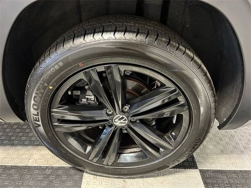 Certified 2022 Volkswagen Atlas SEL R-Line image 16