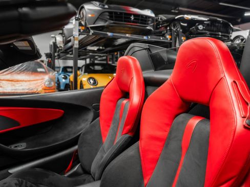 Used 2018 McLaren 570S Spider RWD image 22