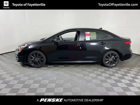 Used 2026 Toyota Corolla SE image 2
