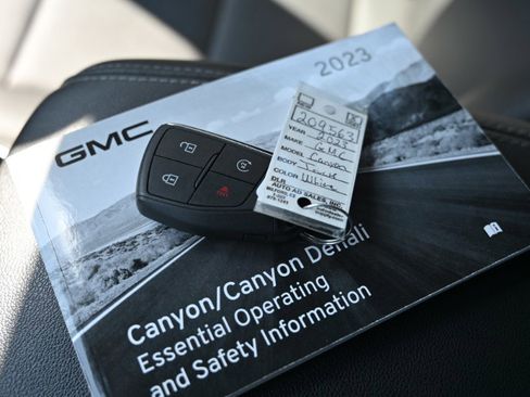 Used 2023 GMC Canyon Elevation w/ Elevation Premium Package image 33
