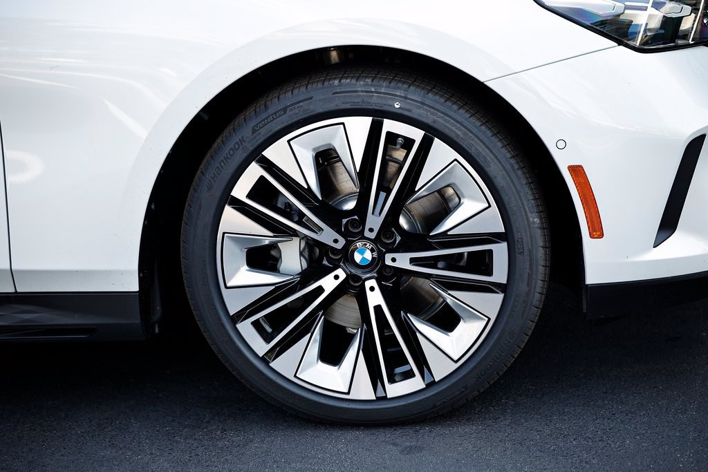 Used 2026 BMW 530i w/ Premium Package RWD image 4