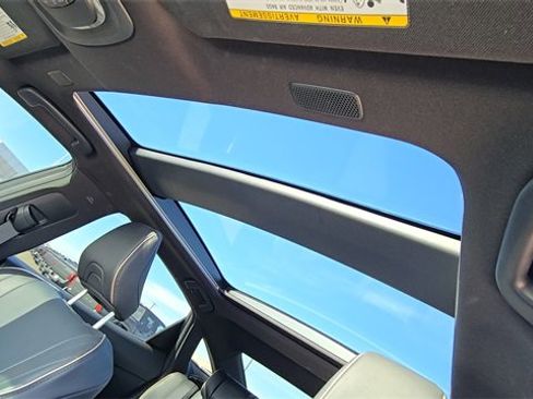 Used 2023 Toyota Crown Limited image 15