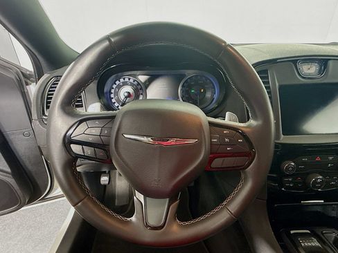 Used 2019 Chrysler 300 S RWD image 11