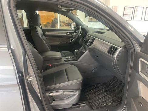 Certified 2023 Volkswagen Atlas Cross Sport SE image 11
