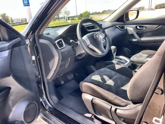 Used 2016 Nissan Rogue S FWD image 3