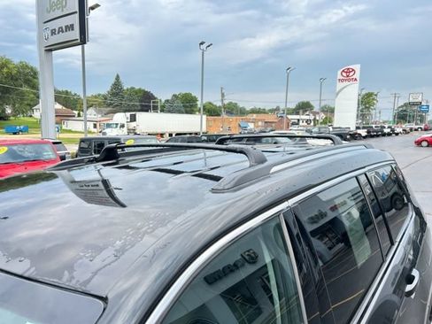 Used 2023 Jeep Grand Cherokee L Limited AWD/4WD image 18