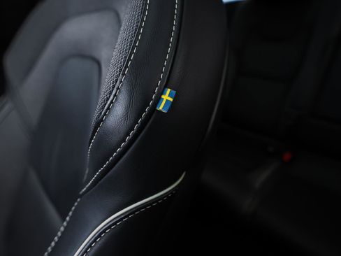 Used 2020 Volvo XC60 T6 R-Design image 38