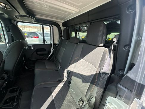 Used 2022 Jeep Gladiator Mojave AWD/4WD image 21