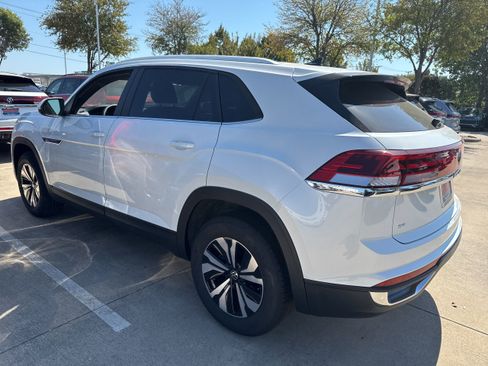 New 2026 Volkswagen Atlas Cross Sport SE image 8