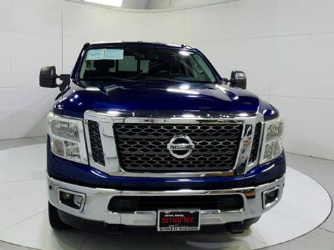 Used 2017 Nissan Titan SV RWD image 2