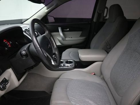 Used 2010 GMC Acadia SLE FWD image 16