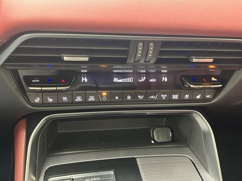 Certified 2025 MAZDA CX-70 3.3 Turbo w/ Premium Plus Pkg image 23