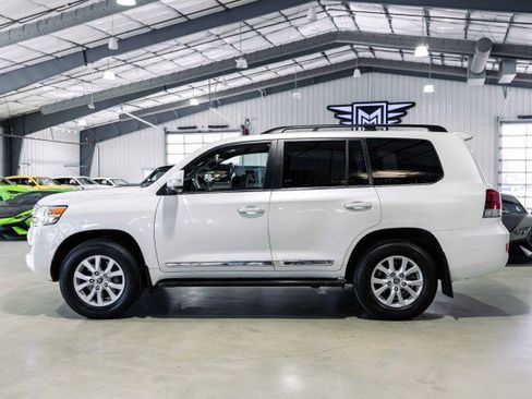 Used 2018 Toyota Land Cruiser image 3