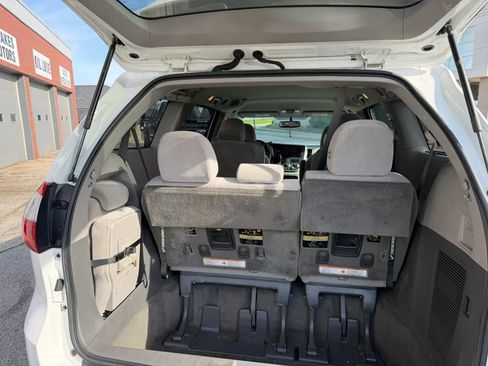 Used 2017 Toyota Sienna LE FWD image 9