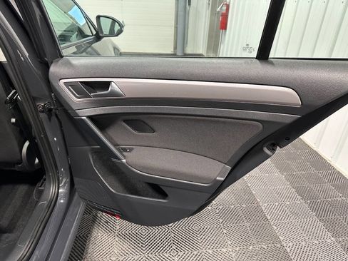 Used 2016 Volkswagen e-Golf SE w/ DC Fast Charging Package image 22