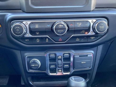 Certified 2022 Jeep Gladiator Sport AWD/4WD image 18