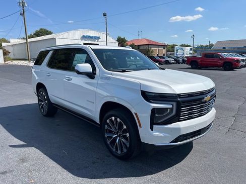 Used 2025 Chevrolet Tahoe High Country AWD/4WD image 9