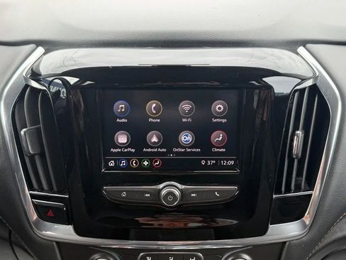 Used 2021 Chevrolet Traverse LT image 22