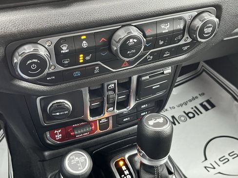 Used 2024 Jeep Wrangler Unlimited image 28