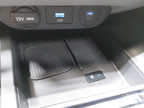 Used 2025 Hyundai Elantra SEL FWD image 29