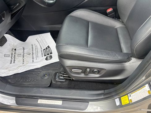 Used 2025 Toyota Crown Limited w/ Advanced Technology Package image 25