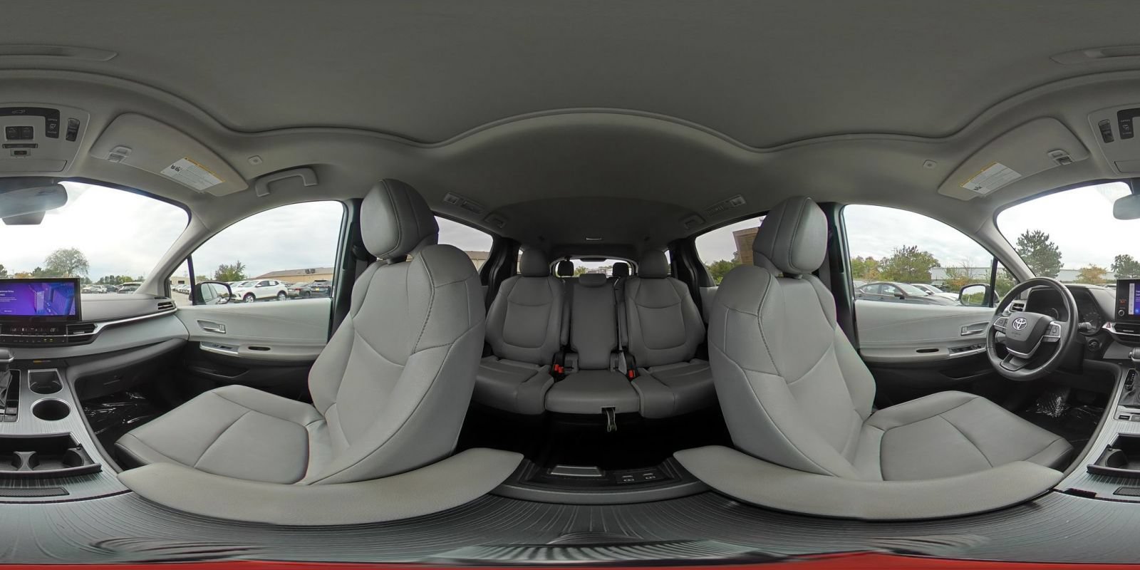 Used 2025 Toyota Sienna XLE FWD image 45