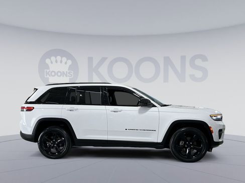 Used 2023 Jeep Grand Cherokee Altitude image 17