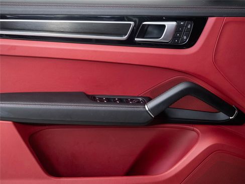 Certified 2023 Porsche Cayenne GTS AWD/4WD image 6