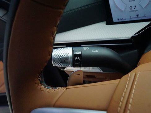 New 2025 Genesis GV80 3.5T Prestige image 12