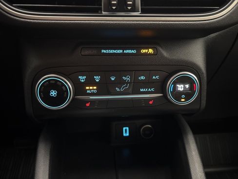 Used 2020 Ford Escape SE image 27