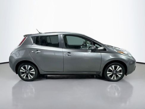 Used 2017 Nissan Leaf SV w/ Premium Package image 5
