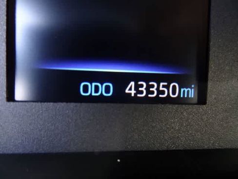 Used 2024 Toyota Corolla Cross LE AWD/4WD image 17