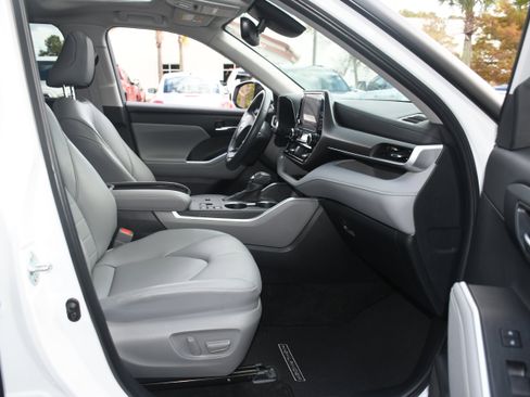 Certified 2024 Toyota Highlander XLE image 21