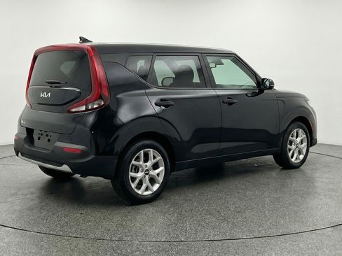 Used 2025 Kia Soul LX w/ LX Technology Package FWD image 9