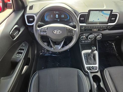 Certified 2025 Hyundai Venue Limited image 8