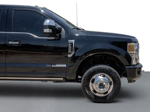 Used 2022 Ford F350 Platinum w/ FX4 Off-Road Package AWD/4WD image 7