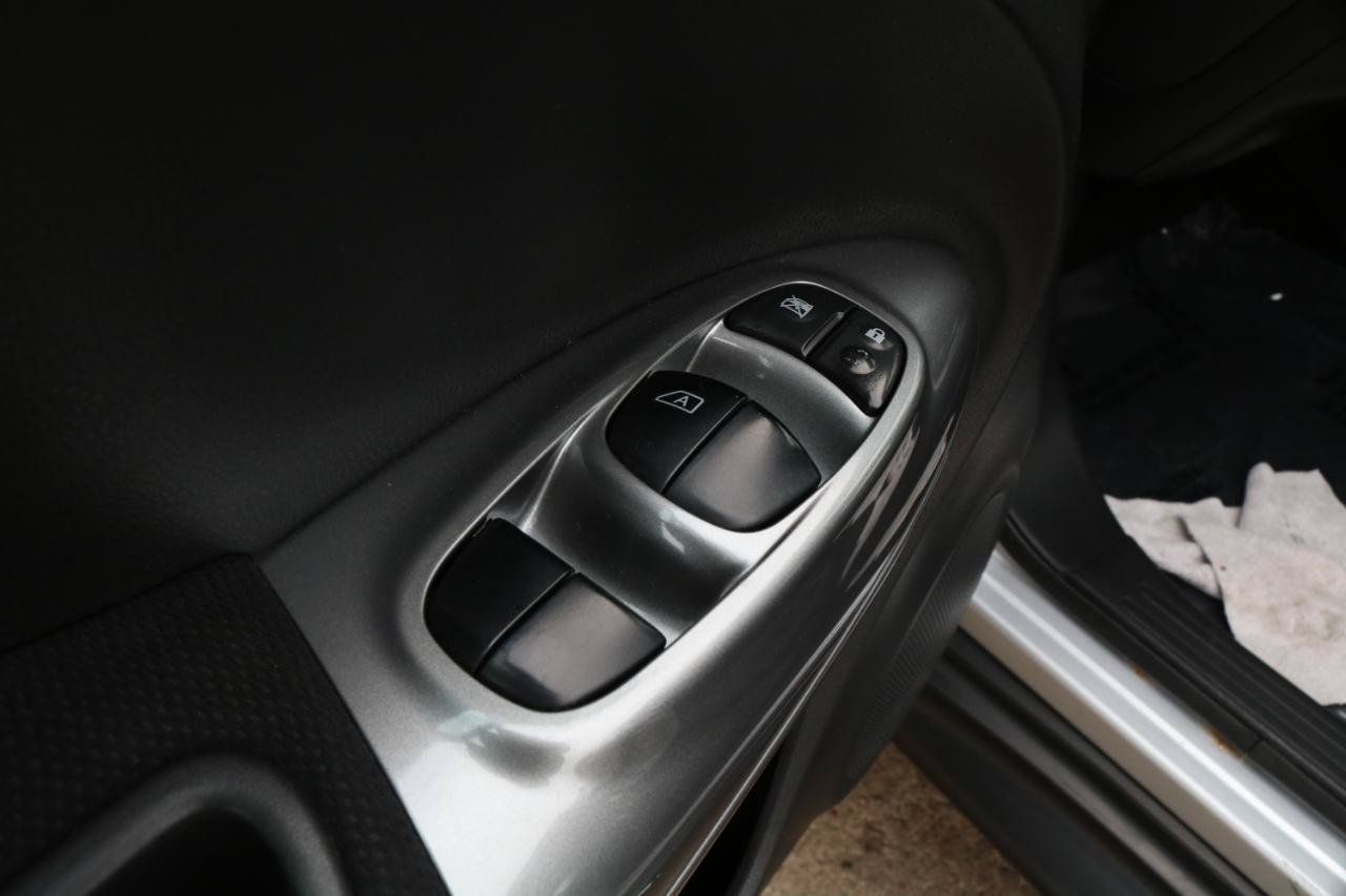 Used 2015 Nissan Juke S AWD/4WD image 19