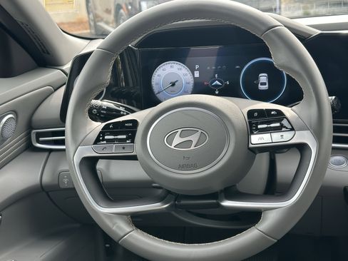Used 2025 Hyundai Elantra SEL FWD image 23