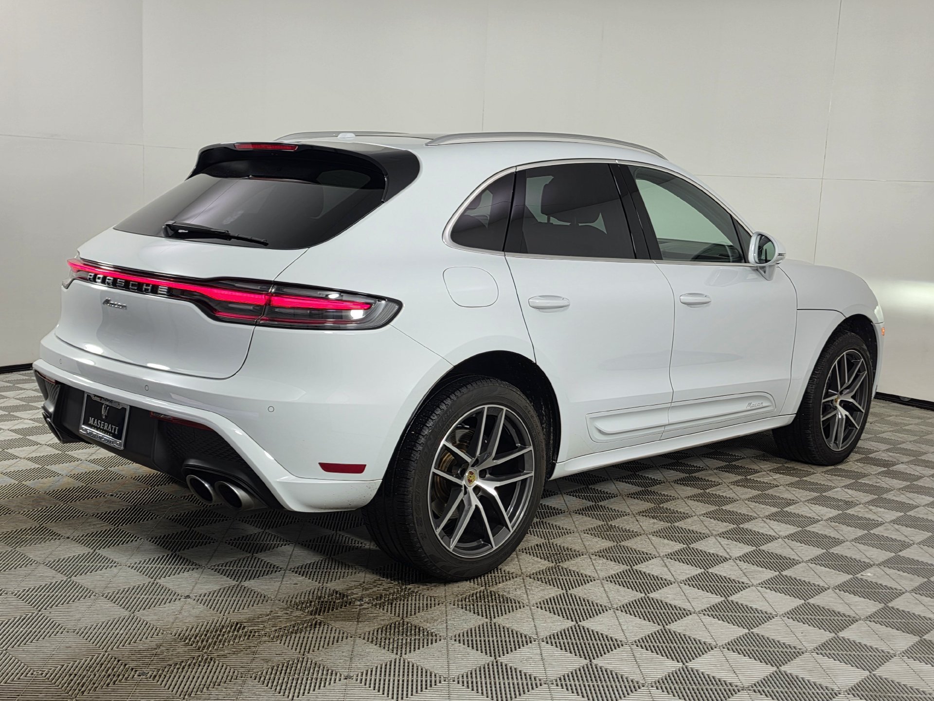 Used 2025 Porsche Macan AWD/4WD image 44