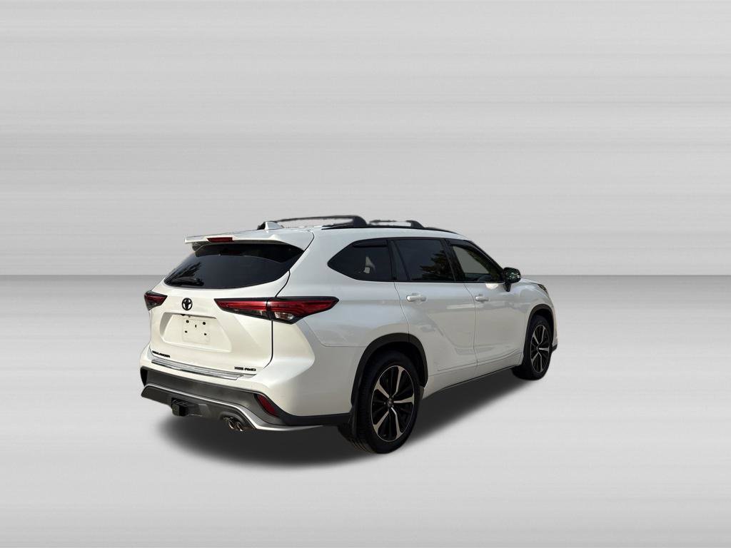 Used 2022 Toyota Highlander XSE AWD/4WD image 4