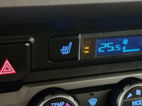 Used 2021 Toyota Tacoma TRD Sport image 18