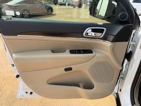 Used 2018 Jeep Grand Cherokee Limited RWD image 10