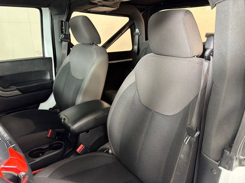 Used 2017 Jeep Wrangler Sport AWD/4WD image 13