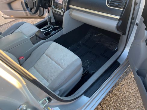 Used 2014 Toyota Camry SE image 13