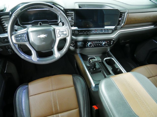Used 2024 Chevrolet Silverado 1500 High Country AWD/4WD image 4