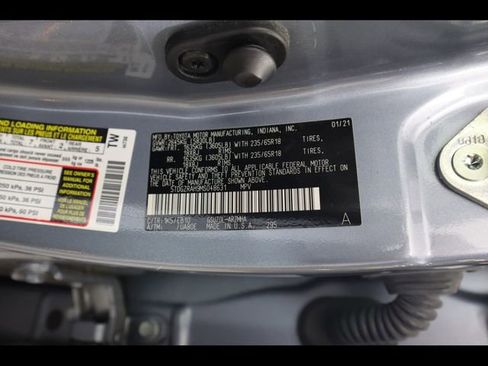 Used 2021 Toyota Highlander XLE image 28